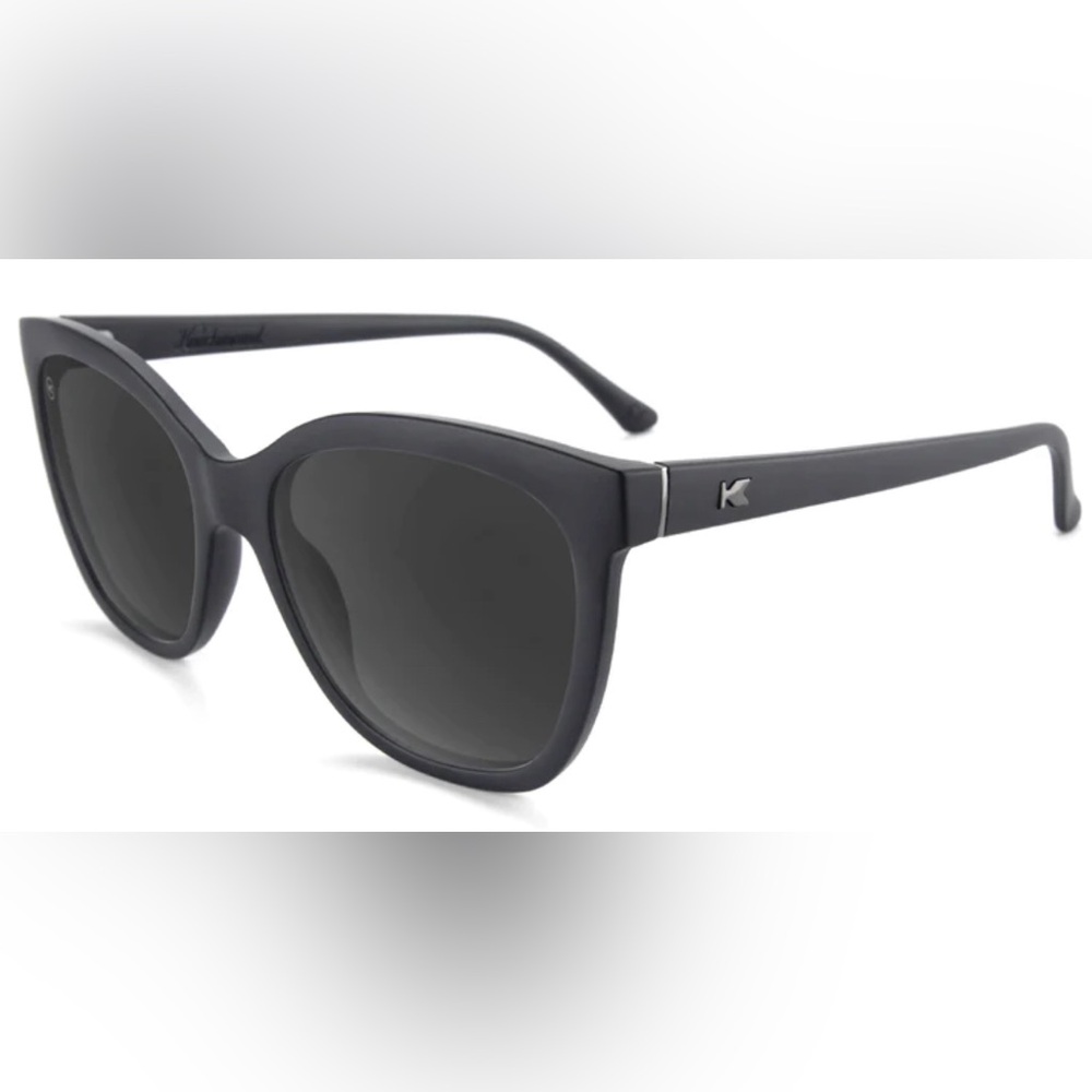 DEJA VIEWS sunglasses